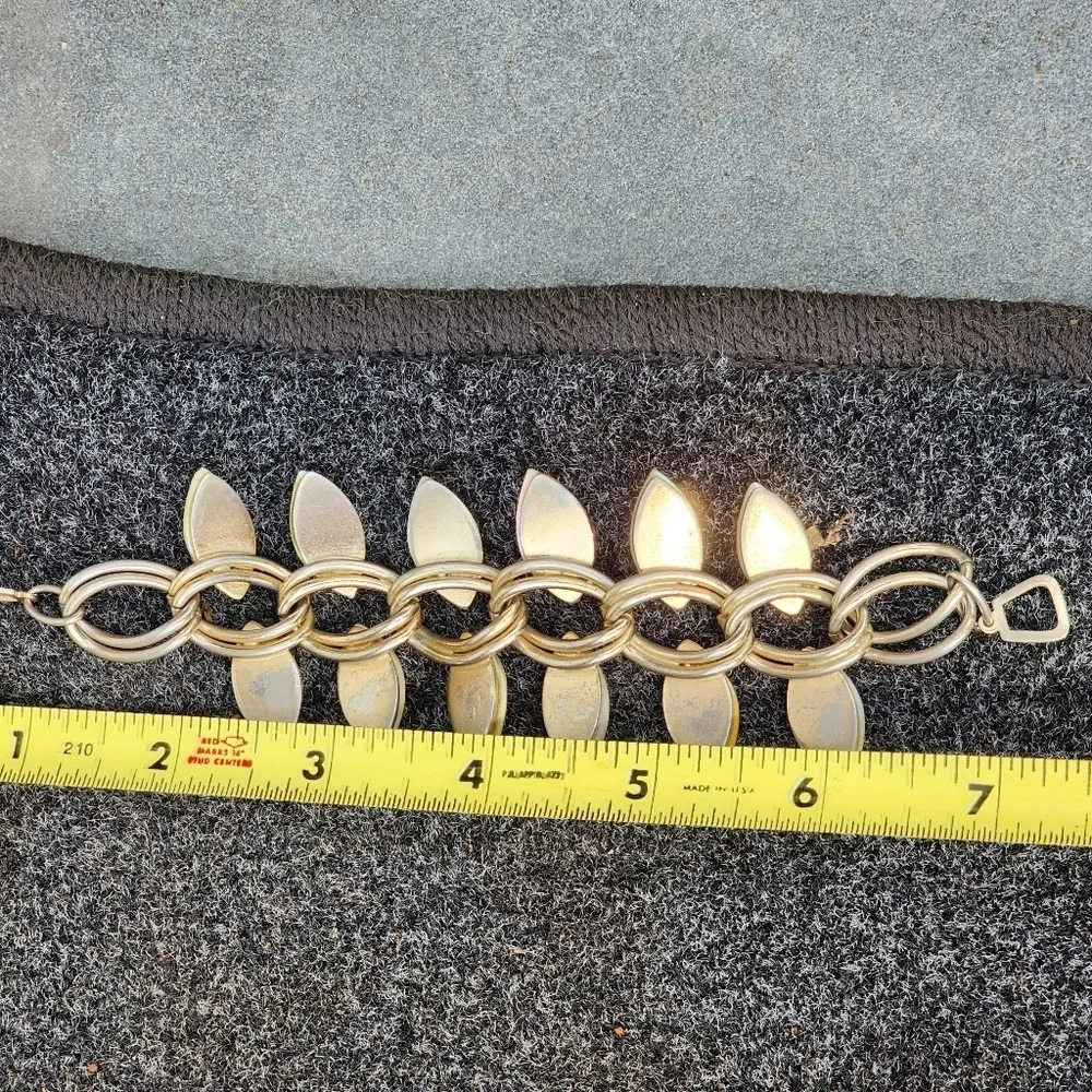 Vintage  Goldtone Mother of pearl  Leaf Chsin Bracele5